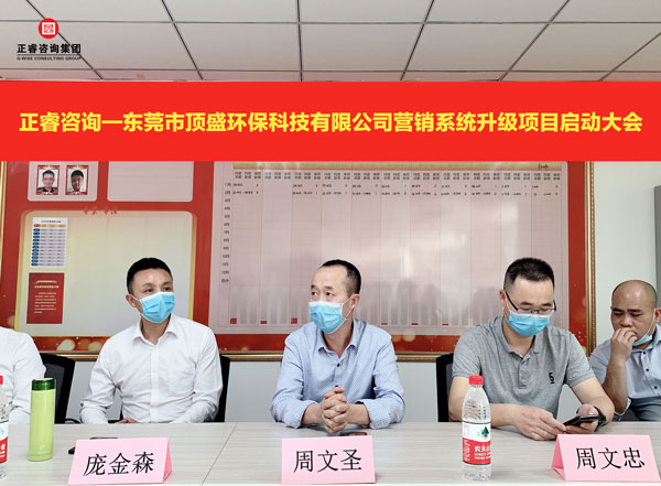 總經(jīng)理周文圣（左）、副總經(jīng)理周文忠（右）