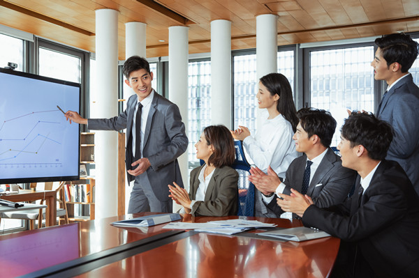 優(yōu)化組織內(nèi)部協(xié)同與溝通機(jī)制，提高組織效率和執(zhí)行力