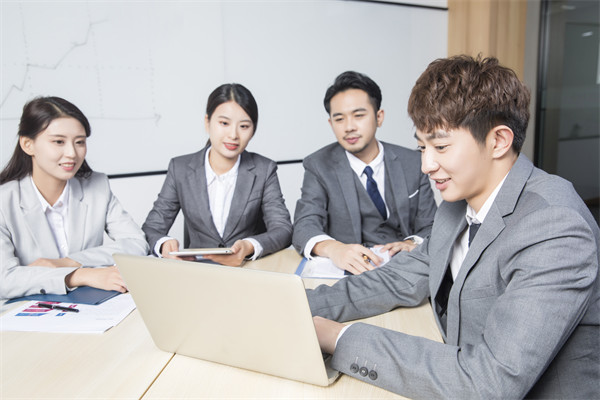 薪酬與員工發(fā)展：促進(jìn)員工成長，提高工作動力