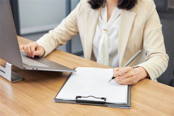 企業(yè)的發(fā)展戰(zhàn)略不僅僅是老板一個(gè)人的問題，還有誰(shuí)？