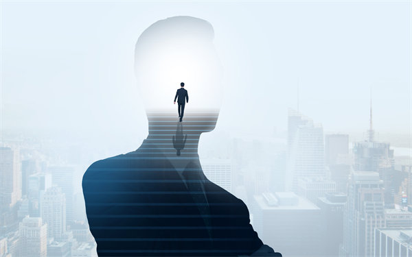 模擬經(jīng)營，發(fā)現(xiàn)企業(yè)不足，制定適合企業(yè)的戰(zhàn)略規(guī)劃