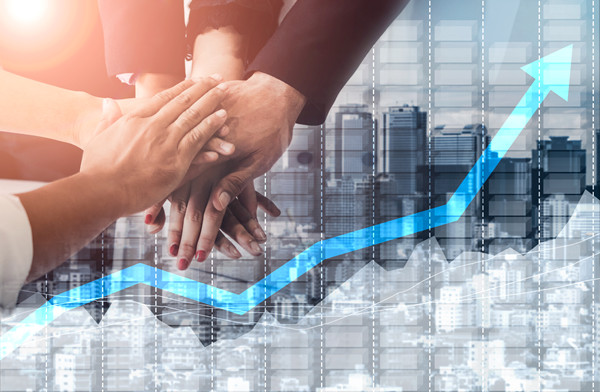 績(jī)效管理中，如何有效溝通反饋以促進(jìn)員工成長(zhǎng)？