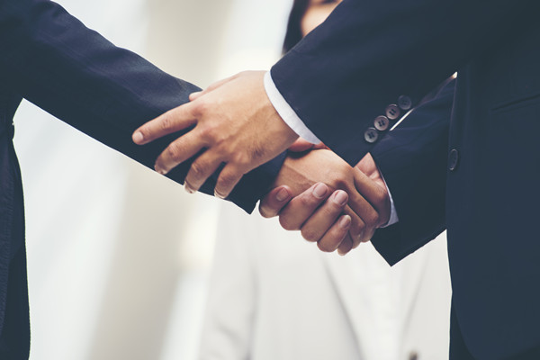 面對(duì)人才流失，企業(yè)應(yīng)采取哪些策略留住關(guān)鍵員工？