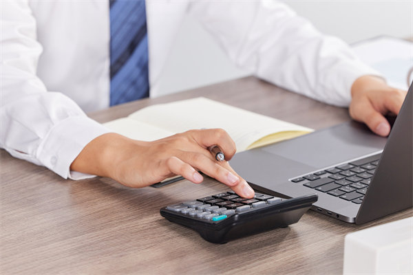 如何建立高效預警系統(tǒng)，及時應對預算超支風險？