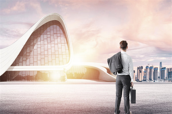 面對人才流失問題，企業(yè)應(yīng)如何改進(jìn)人力資源策略？