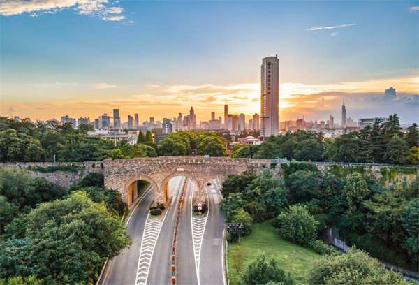 管理咨詢?nèi)绾沃δ暇┲行∑髽I(yè)突破發(fā)展瓶頸？