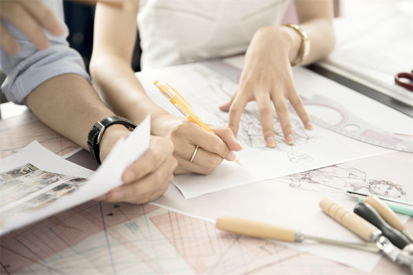 個(gè)性化定制需求，制造業(yè)如何快速響應(yīng)并優(yōu)化生產(chǎn)流程？