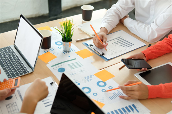 薪酬體系混亂員工怨聲載道，薪酬咨詢?nèi)绾螕軄y反正？