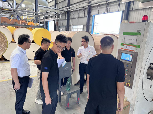 正睿老師深入企業(yè)生產一線