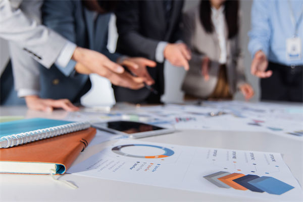 績效溝通形同虛設，績效咨詢?nèi)绾未罱ㄌ拐\交流橋梁？