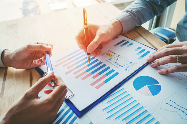 在制定績效目標時，嚴格與靈活，如何把握？