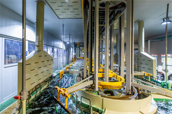 精益管理在提升產品質量方面有哪些具體策略和方法？