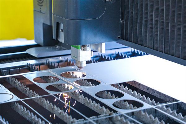 制造業(yè)管理咨詢公司，如何幫助企業(yè)應(yīng)對(duì)市場波動(dòng)？