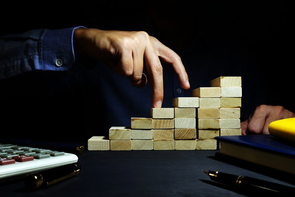 國內(nèi)企業(yè)管理咨詢推薦公司，能助企業(yè)落地實戰(zhàn)的有哪些？